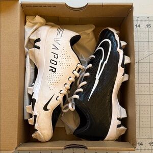 Nike Vapor Ultrafly Black and White Soccer Cleats *Gently used*